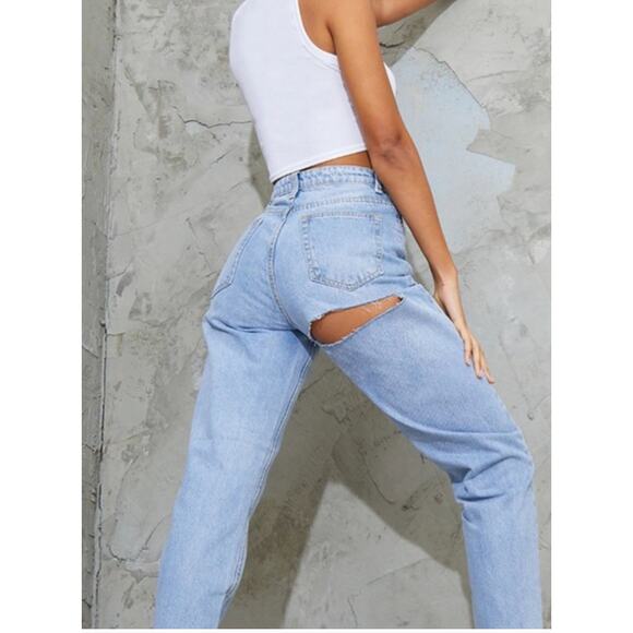 PRETTYLITTLETHING Light Wash Bum Rip Mom Jean Size 10 NWT - Picture 1 of 9